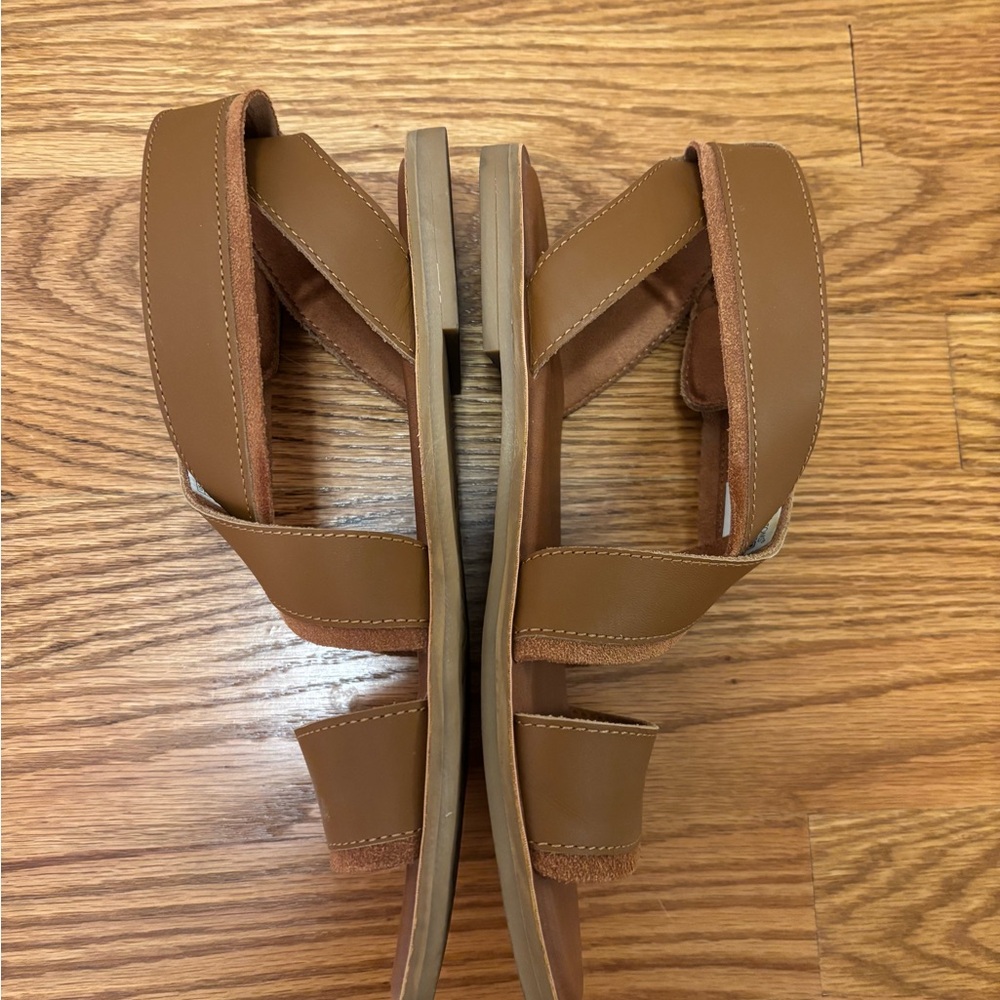 TOMS Tan Leather Sandals - Picture 3 of 8